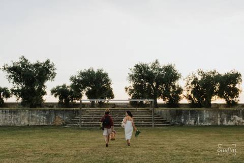 Fotógrafo de casamentos em Coimbra, Leiria, Aveiro.
Fotografia documental de casamento. Fotografia com emoção, paixão e sem poses. Imagens verdadeiras e cheias de amor.
Fotografamos em todo o país. Sessão Solteiros em Coimbra.'