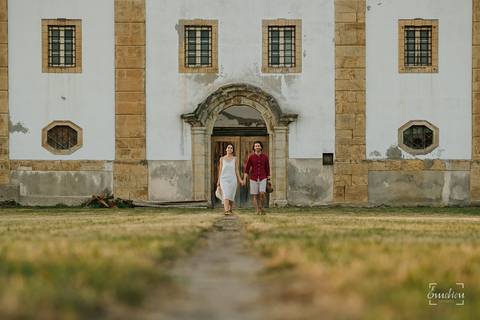 Fotógrafo de casamentos em Coimbra, Leiria, Aveiro.
Fotografia documental de casamento. Fotografia com emoção, paixão e sem poses. Imagens verdadeiras e cheias de amor.
Fotografamos em todo o país. Sessão Solteiros em Coimbra.'