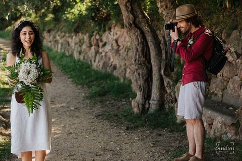 Fotógrafo de casamentos em Coimbra, Leiria, Aveiro.
Fotografia documental de casamento. Fotografia com emoção, paixão e sem poses. Imagens verdadeiras e cheias de amor.
Fotografamos em todo o país. Sessão Solteiros em Coimbra.'
