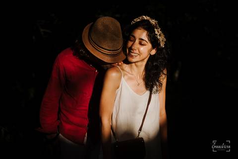 Fotógrafo de casamentos em Coimbra, Leiria, Aveiro.
Fotografia documental de casamento. Fotografia com emoção, paixão e sem poses. Imagens verdadeiras e cheias de amor.
Fotografamos em todo o país. Sessão Solteiros em Coimbra.'