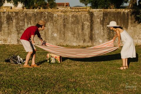 Fotógrafo de casamentos em Coimbra, Leiria, Aveiro.
Fotografia documental de casamento. Fotografia com emoção, paixão e sem poses. Imagens verdadeiras e cheias de amor.
Fotografamos em todo o país. Sessão Solteiros em Coimbra.'