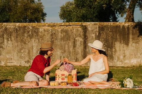 Fotógrafo de casamentos em Coimbra, Leiria, Aveiro.
Fotografia documental de casamento. Fotografia com emoção, paixão e sem poses. Imagens verdadeiras e cheias de amor.
Fotografamos em todo o país. Sessão Solteiros em Coimbra.'