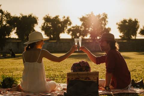 Fotógrafo de casamentos em Coimbra, Leiria, Aveiro.
Fotografia documental de casamento. Fotografia com emoção, paixão e sem poses. Imagens verdadeiras e cheias de amor.
Fotografamos em todo o país. Sessão Solteiros em Coimbra.'
