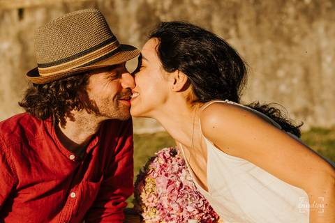 Fotógrafo de casamentos em Coimbra, Leiria, Aveiro.
Fotografia documental de casamento. Fotografia com emoção, paixão e sem poses. Imagens verdadeiras e cheias de amor.
Fotografamos em todo o país. Sessão Solteiros em Coimbra.'