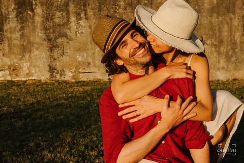 Fotógrafo de casamentos em Coimbra, Leiria, Aveiro.
Fotografia documental de casamento. Fotografia com emoção, paixão e sem poses. Imagens verdadeiras e cheias de amor.
Fotografamos em todo o país. Sessão Solteiros em Coimbra.'