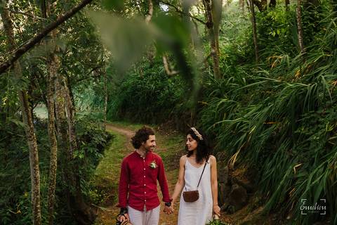 Fotógrafo de casamentos em Coimbra, Leiria, Aveiro.
Fotografia documental de casamento. Fotografia com emoção, paixão e sem poses. Imagens verdadeiras e cheias de amor.
Fotografamos em todo o país. Sessão Solteiros em Coimbra.'