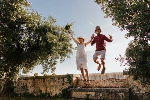 Fotógrafo de casamentos em Coimbra, Leiria, Aveiro.
Fotografia documental de casamento. Fotografia com emoção, paixão e sem poses. Imagens verdadeiras e cheias de amor.
Fotografamos em todo o país. Sessão Solteiros em Coimbra.'