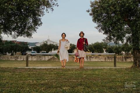 Fotógrafo de casamentos em Coimbra, Leiria, Aveiro.
Fotografia documental de casamento. Fotografia com emoção, paixão e sem poses. Imagens verdadeiras e cheias de amor.
Fotografamos em todo o país. Sessão Solteiros em Coimbra.'