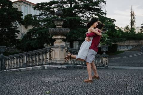 Fotógrafo de casamentos em Coimbra, Leiria, Aveiro.
Fotografia documental de casamento. Fotografia com emoção, paixão e sem poses. Imagens verdadeiras e cheias de amor.
Fotografamos em todo o país. Sessão Solteiros em Coimbra.'