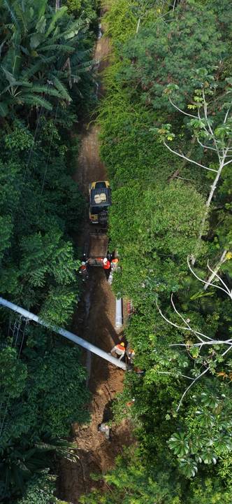 Light na estrada da Torre trocando poste'