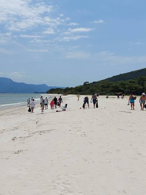 Ação sócio ambiental na praia do Cadmi'