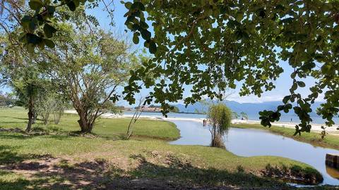 Canal frente a igreja com águas vinda da cachoeira'