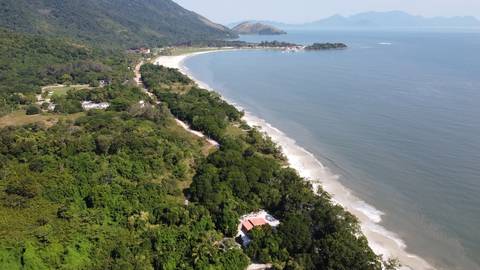Vista aérea da Praia Suja e praia do Cadim'
