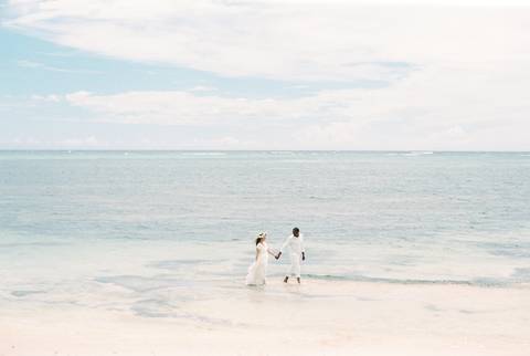 Wedding, beach, destinationwedding, PortugalPhotographer, fineartphotography, elopement, renewal, vows, DominicanRepublic, PuntadelTorobeach, beachwedding, beachdestinationwedding, film, renewalvows, fujifilm400h, cermencitafilmlab, hochzeitsguide, beach'