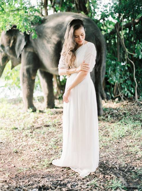 Bride, wedding inspiration, styleshoot, thailand, weddingthailandphotographer, destinationweddingthailand, triptothailand, fineartphotography'
