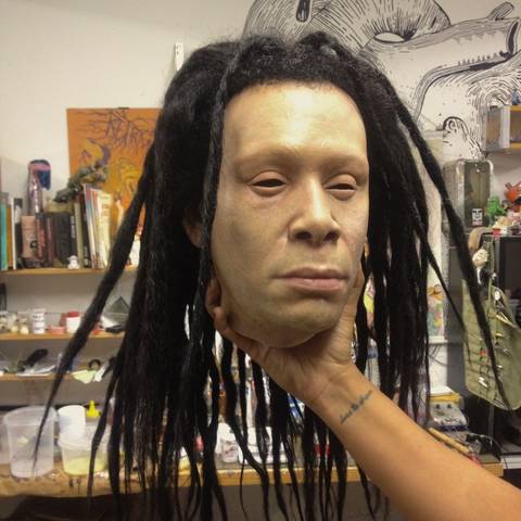 Jonas pronto para a aplicação de sobrancelhas'