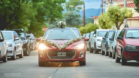 Decoracion de auto de novios'