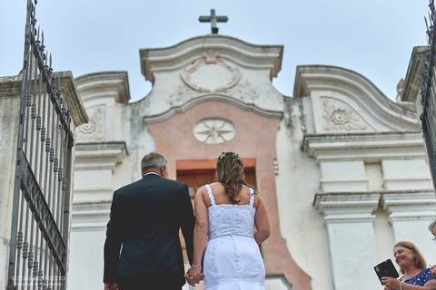 Entrada de novia a iglesia'