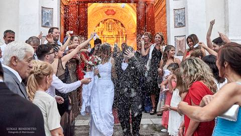 Tirada de arroz en la iglesia'