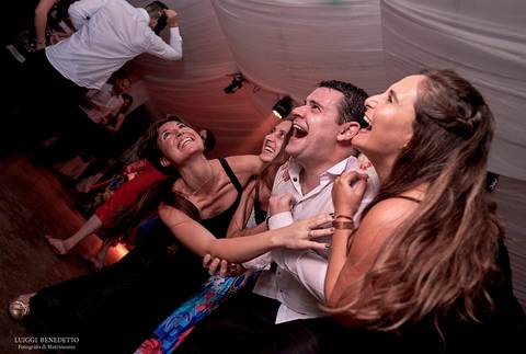 Gritos de festejo en boda'