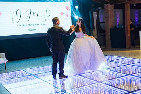 Debutante dançando a valsa'