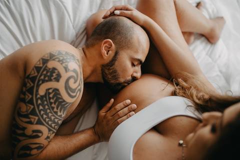 ensaio_gestante_em_estudio_palhoça_estudio_raisa_mello_fotograia'