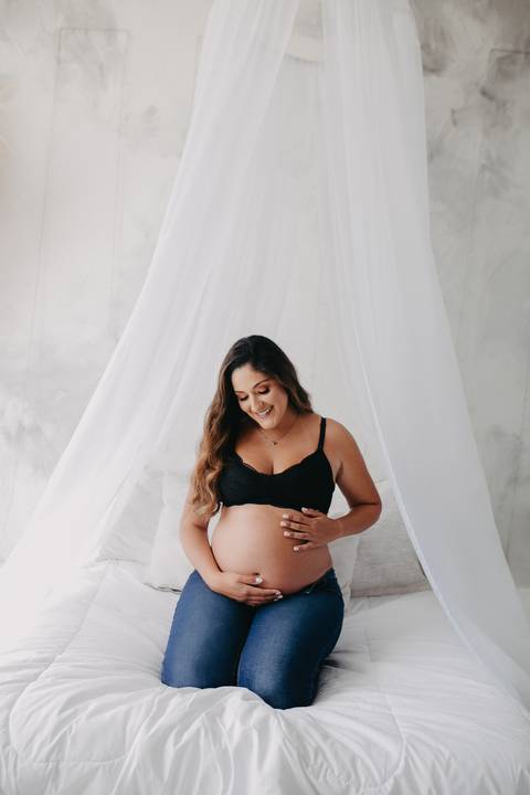 ensaio_gestante_em_estudio_palhoça_estudio_raisa_mello_fotograia'