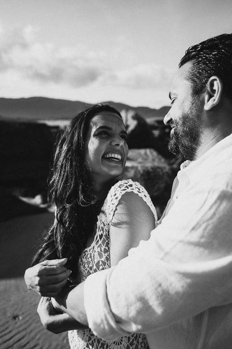 ensaio_casal_florianopolis_praia_da_armacao_karime_felipe_raisamello'