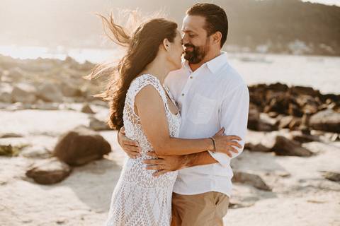 ensaio_casal_florianopolis_praia_da_armacao_karime_felipe_raisamello'