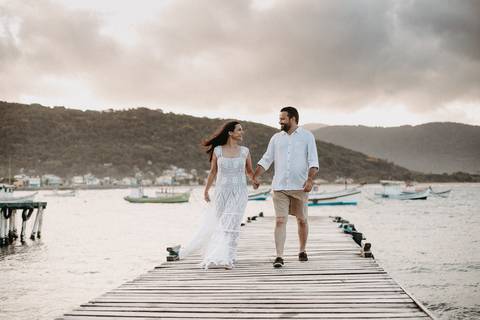 ensaio_casal_florianopolis_praia_da_armacao_karime_felipe_raisamello'