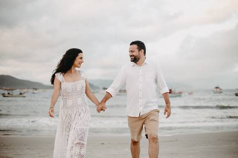 ensaio_casal_florianopolis_praia_da_armacao_karime_felipe_raisamello'