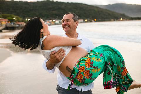 ensaio_gestante_florianopolis_praia_da_armacao_lidi_valentina_raisamello'