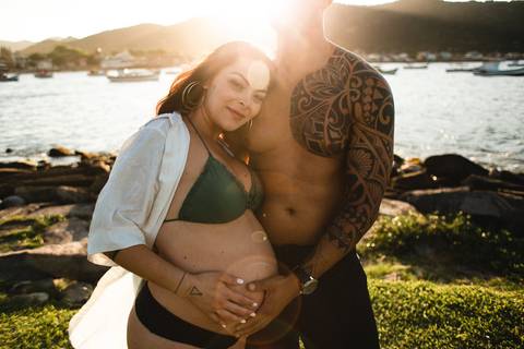 ensaio_gestante_florianopolis_praia_da_armacao_leticia_heitor_raisamello'