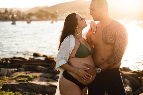 ensaio_gestante_florianopolis_praia_da_armacao_leticia_heitor_raisamello'