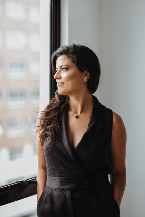 ensaio_corporativo_profissional_feminino_ensaio_em_estudio_raisa_mello_fotografia'