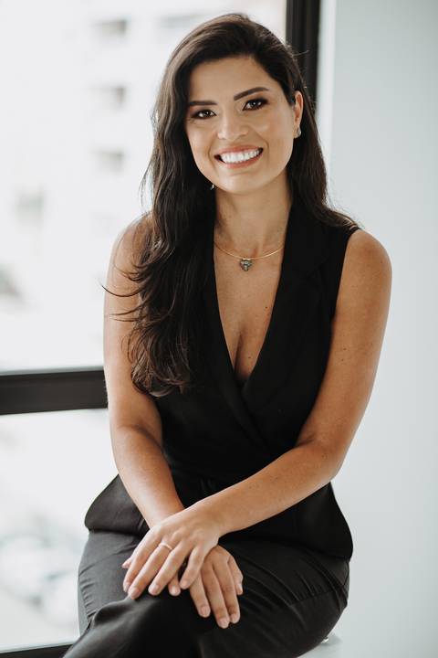 ensaio_corporativo_profissional_feminino_ensaio_em_estudio_raisa_mello_fotografia'