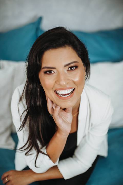 ensaio_corporativo_profissional_feminino_ensaio_em_estudio_raisa_mello_fotografia'