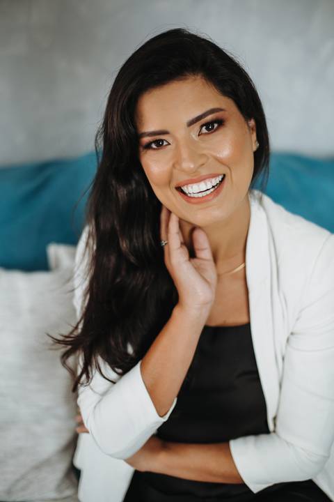 ensaio_corporativo_profissional_feminino_ensaio_em_estudio_raisa_mello_fotografia'