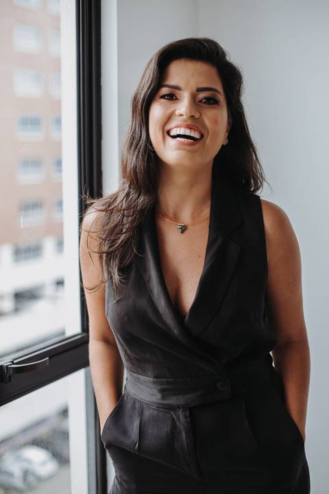 ensaio_corporativo_profissional_feminino_ensaio_em_estudio_raisa_mello_fotografia'