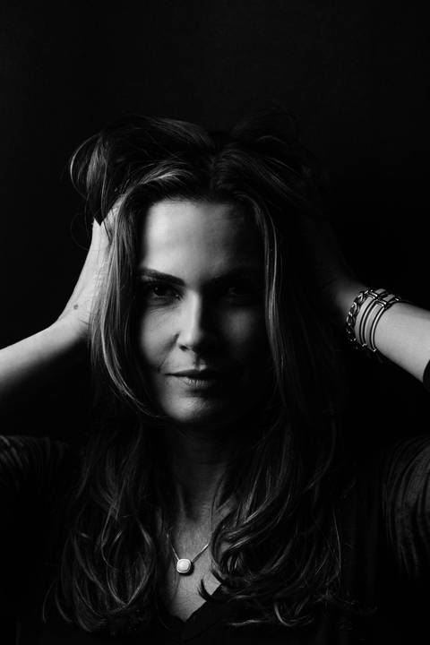 ensaio_moda_feminino_em_estudio_corporativo_retratos_profissionais_retratos_femininos_raisa_mello_fotografia_estudio'