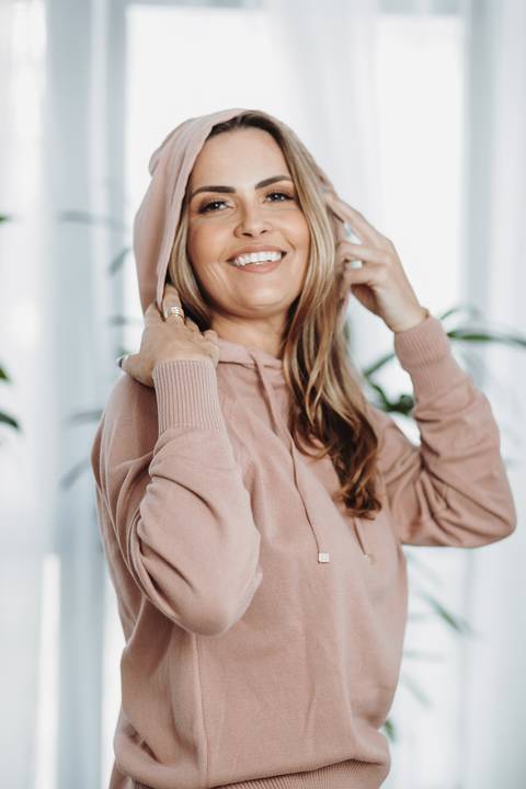 ensaio_moda_feminino_em_estudio_corporativo_retratos_profissionais_retratos_femininos_raisa_mello_fotografia_estudio'