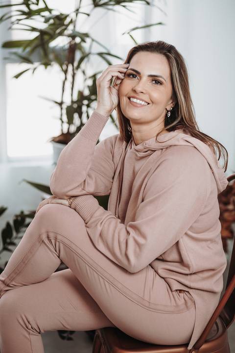 ensaio_moda_feminino_em_estudio_corporativo_retratos_profissionais_retratos_femininos_raisa_mello_fotografia_estudio'