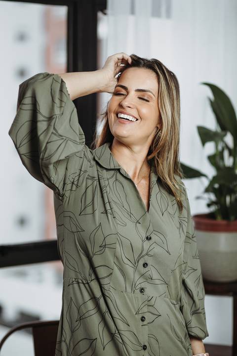 ensaio_moda_feminino_em_estudio_corporativo_retratos_profissionais_retratos_femininos_raisa_mello_fotografia_estudio'