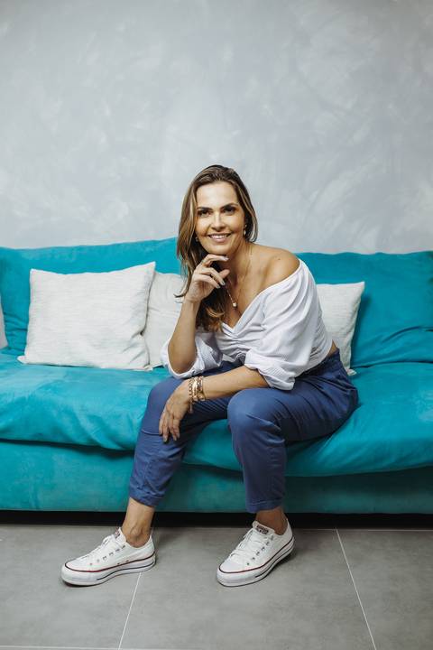 ensaio_moda_feminino_em_estudio_corporativo_retratos_profissionais_retratos_femininos_raisa_mello_fotografia_estudio'