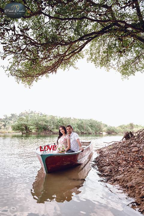 Casal no Barco no Rio Xingu'