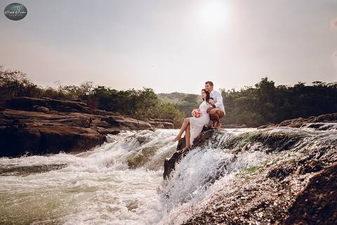 Noivos na Cachoeira do Rio Xingu'