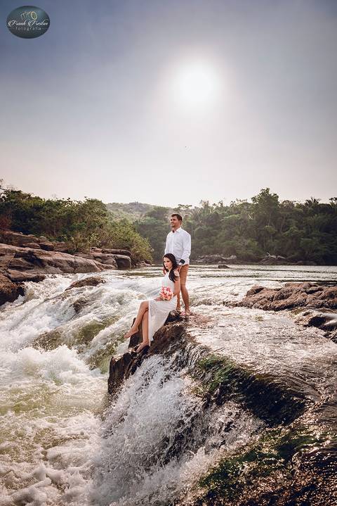 Noivos na Cachoeira do Rio Xingu'