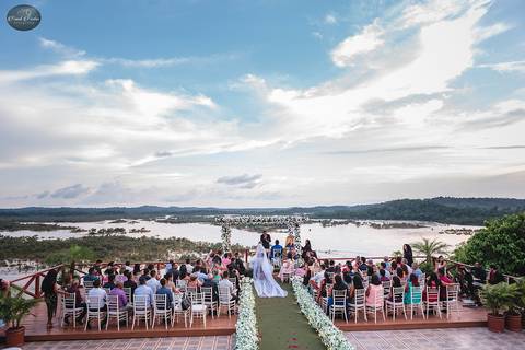 Cerimônia com vista para o rio Xingu'