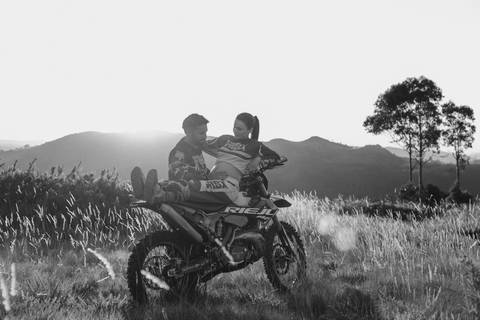 Sessão fotográfica de grávida no exterior'