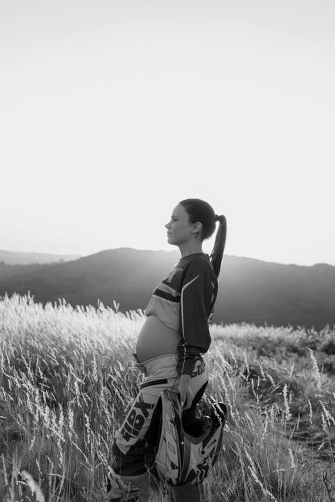 Sessão fotográfica de grávida no exterior'